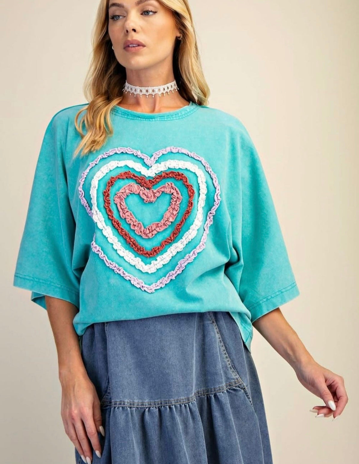 Easel heart textured tee