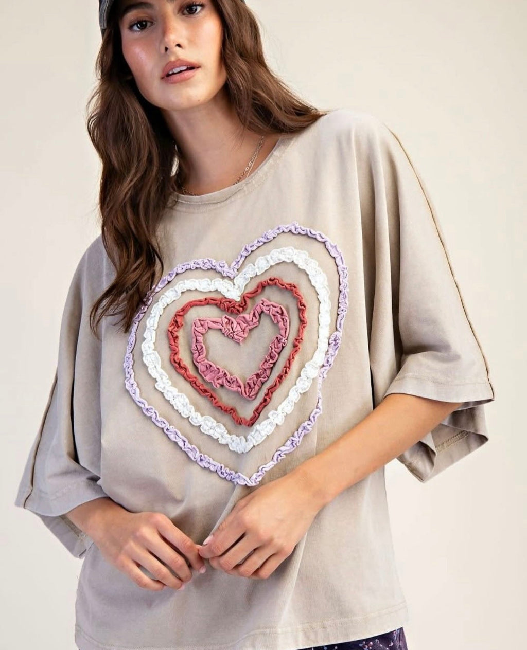 Easel heart textured tee