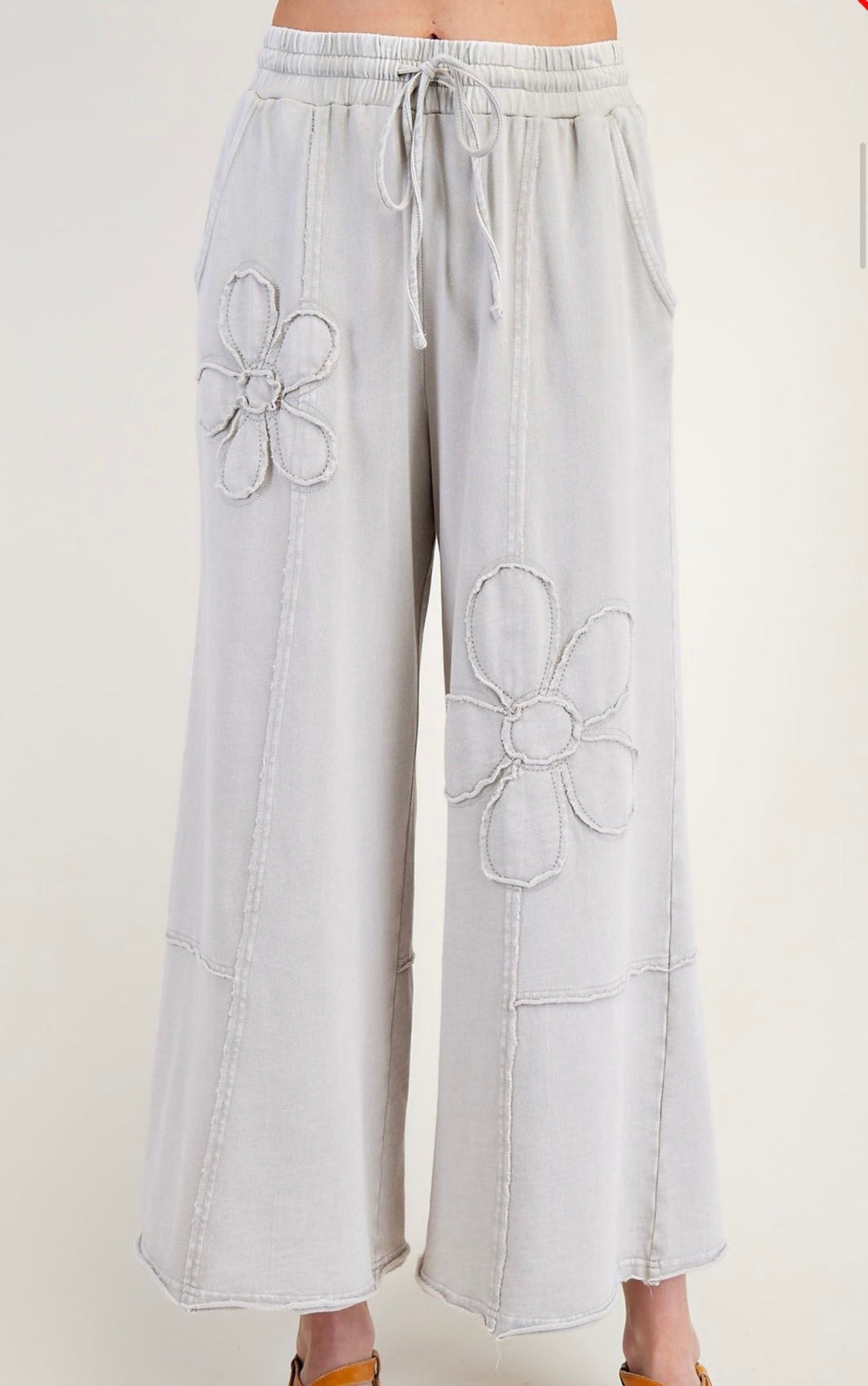 Easel raised flower knit wide leg pants